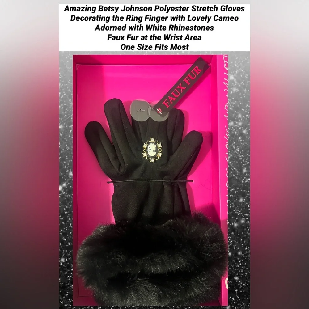 Betsey Johnson Gloves & Wallet Wristlet 12 Card Slot Zipper Pocket Gift Box NWT